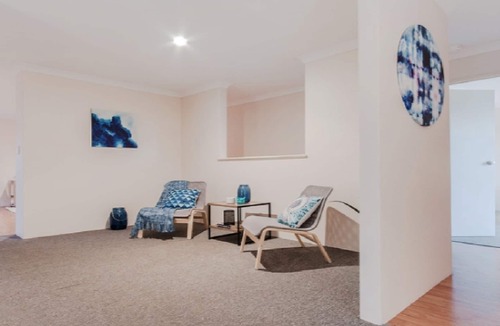 Secret Harbour House | Kum - relaxed feel in the sought after coastal town of Secret Harbour.