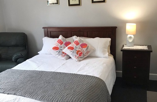Wedderburn House | Kurracaburn Heights Accommodation