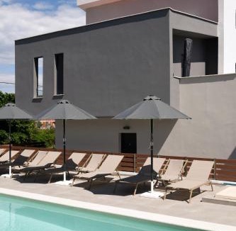 Nea Iraklitsa House | Kyan Executive Suites