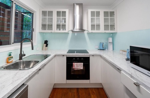 Lota House | L143Up 3BR/2BA House w Parking Close to Eastwood Beach