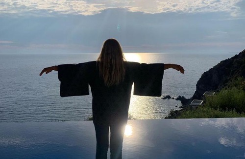 Melinta House | La Bella Villa - Cliffside Infinity Pool and Sunsets