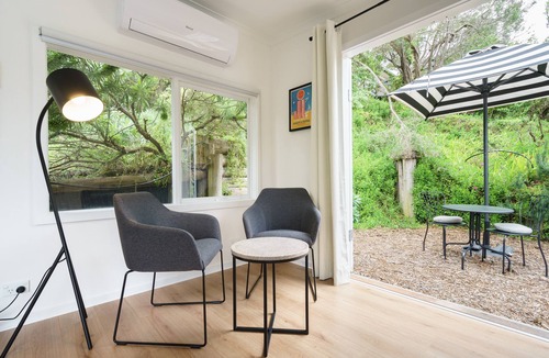 Tootgarook Apartment | La Cabine | Private studio 5 mins Peninsula Hot Springs, Golf, Beaches, Wineries