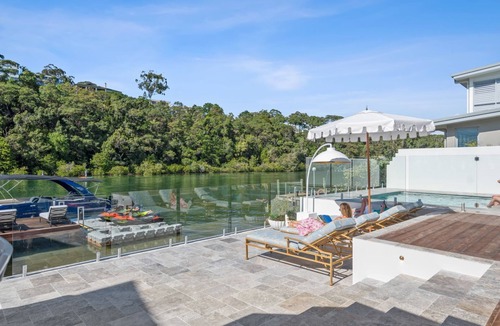 Noosa Heads House | La Casa Blanca - A short stroll to the famous Hastings Street