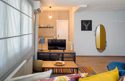 Ioannina Apartment | La Casa - traditionally elegant apt 38m2 w prk grd