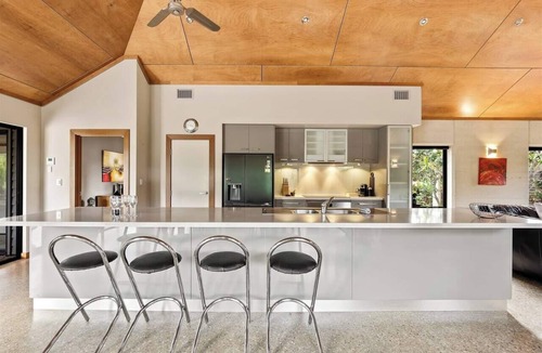 Burnside House | La Dimora Tranquil Retreat Where Bush Meets Beach