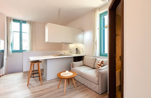 Old Town Rethymnon Apartment | La Luna Della Loggia A3 Suite, Sensing the Beat of the Old Town!