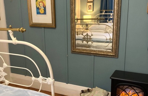 Wangaratta Bed & Breakfast | La Maison Rose - a French style garden retreat in the heart of Wangaratta