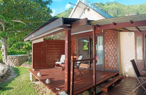 Pihaena House | La Perle de Moorea Fare MOANA ITI LAGON EDGE FOOT IN WATER OPUNOHU BAY