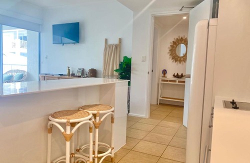 Port Douglas Apartment | Lady Palm Leaf
