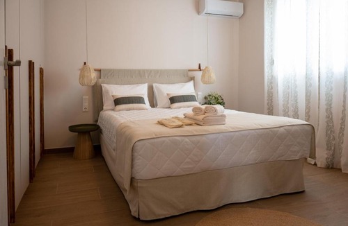 Kalyvia Thorikou House | Lagonisi Olive Retreat