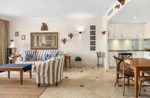 Noosa Heads Apartment | Laguna 432 Charming Baroque Escape