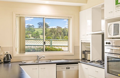 Black Head House | Laguna By The Beach | Relax | Explore | Swim
