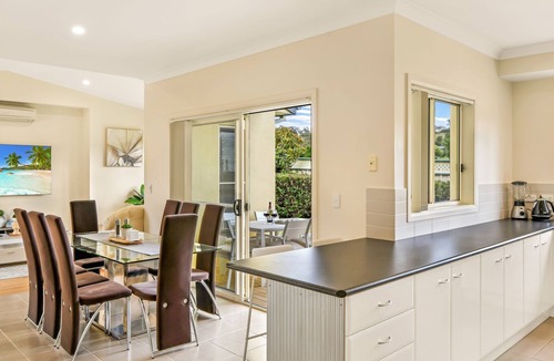 Black Head House | Laguna By The Beach | Relax | Explore | Swim