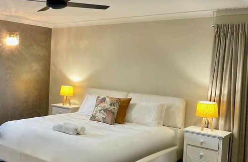 Stanthorpe House | LAHOOL GUEST HOUSE JUST A CREEKSIDE STROLL TO TOWN