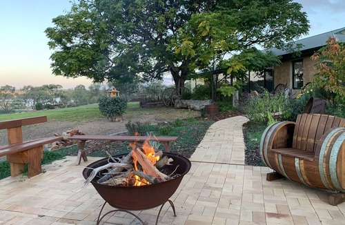 Walker Flat Cottage | Lake Bywater Cottage