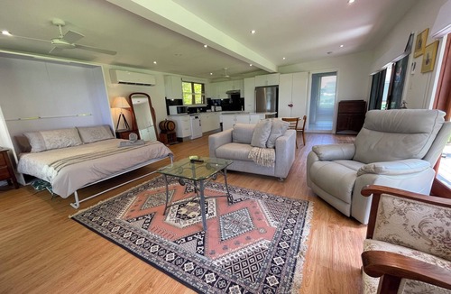Brightwaters Apartment | Lake House Escape in Beautiful Brightwaters