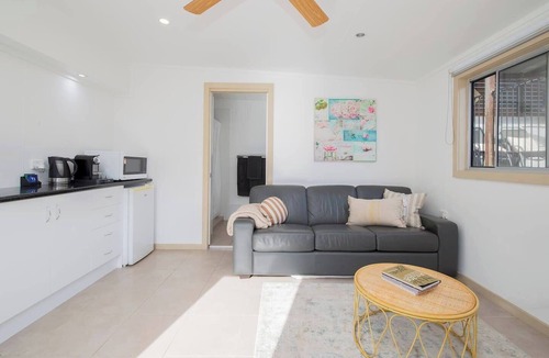 Tuggerawong House | Lake House Studio A Peaceful Waterfront Hideaway