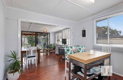 Summerland Point House | Lake Macquarie Escape - Cottage close to lake/shops