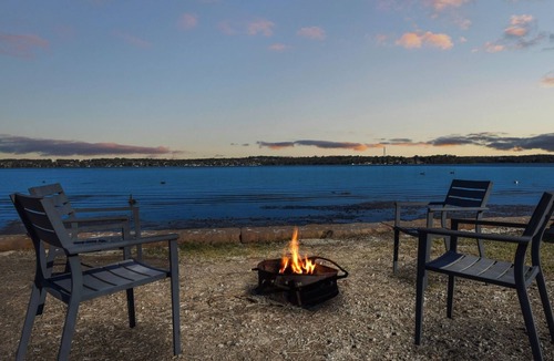 Dora Creek House | Lake Palm Resort Luxury Retreat absolute Waterfront on 3 acres at Lake Macquarie.