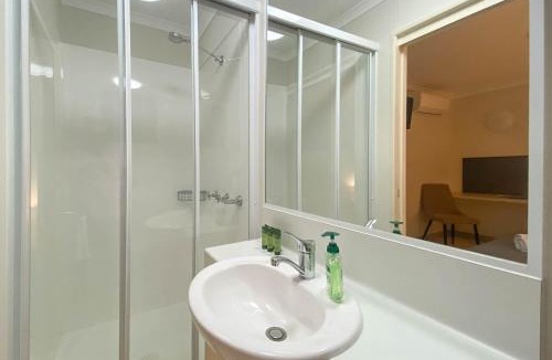 Sea Lake Hotel | Lake Tyrrell Accommodation LTA
