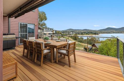 East Jindabyne House | Lake View Retreat