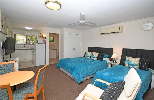 Urangan Apartment | Lake View Villa