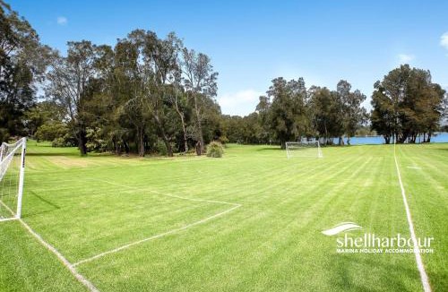 Oak Flats House | Lakeside Haven