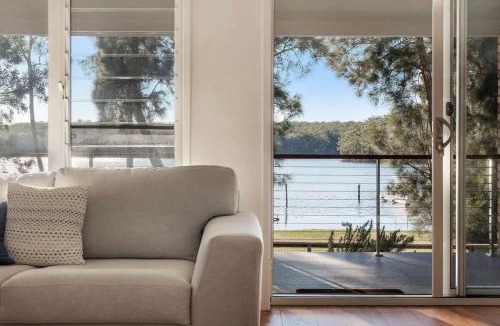 Kings Point House | Lakeside - relaxed 3 BR waterfront retreat