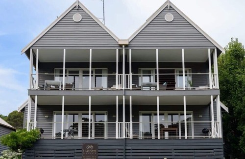 Daylesford Apartment | Lakeside Suite 1 Summ