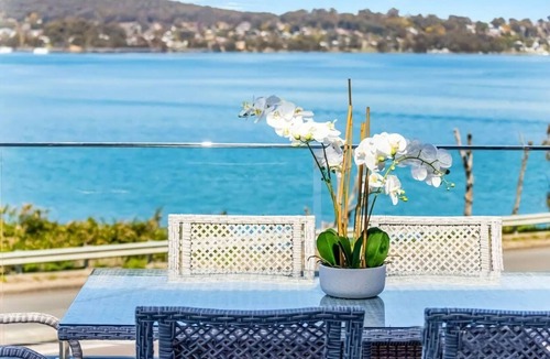 Speers Point House | Lakeview Oasis on The Esplanade