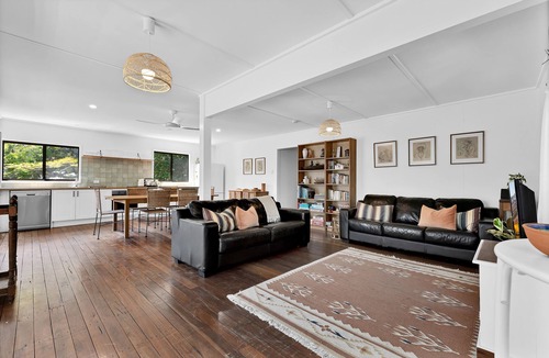 Boreen Point Cottage | Lakeview – Your Quintessential Lakeside Retreat