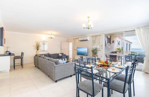 Nelson Bay Apartment | Laman Lodge, 6,15 Laman Street - Air Conditioned unit with spectacular views and free Wi-Fi