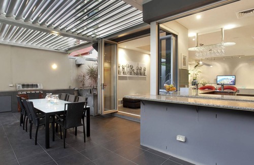 Kangaroo Point House | Lambert House Lower Level - Close to the Gabba, City and Valley. Two queen beds