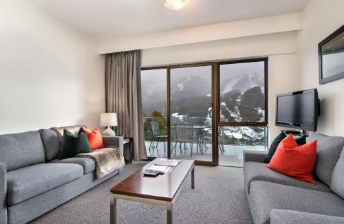 Thredbo Apartment | Lantern 23 - Balcony