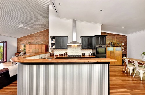 Watagan House | Large 4 bed house with pool, total privacy. 30 minutes from the Hunter Valley.
