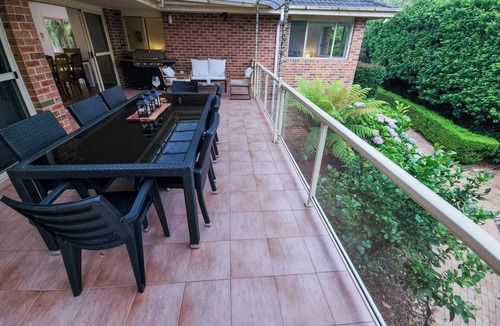 Ryde House | Large and modern 5 Bedroom home with a pool and work areas
