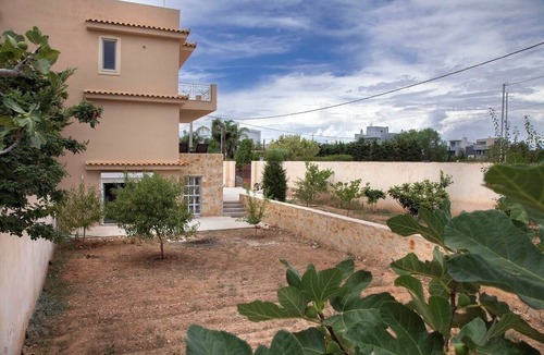 Lagonissi Villa | Large Contemporary Villa off the coast in Lagonisi