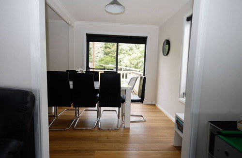 Lenah Valley House | Large house, centrally located with amazing views