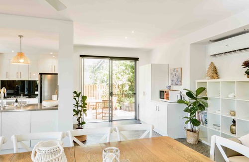 Tugun House | Large Tugun Modern House minutes to the beach