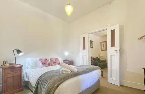 Mount Victoria Cottage | Larsen Cottage 1 - Original Henry Lawson Family 3 Bedroom Cottage in Mt Vic