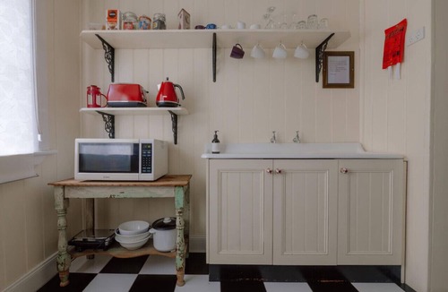 Mount Victoria Cottage | Larsen's Cottage #2: Historic 1880 Home