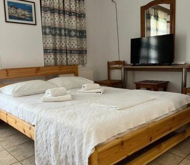 Skiathos Town House | LAURA Skiathos