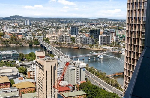 Brisbane Central Business District Apartment | Lavish 3 bedroom in Queens Wharf with car park