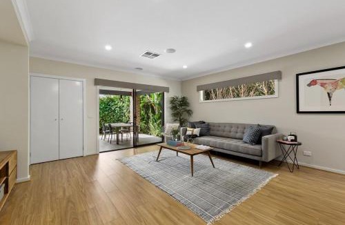 Armstrong Creek House | Lavish Modern Home - 10mins to Torquay & Geelong
