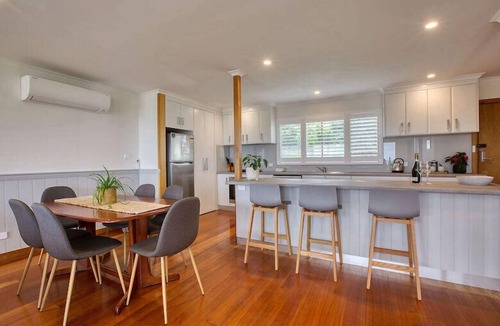 Binalong Bay House | Lazy Wave Beach House