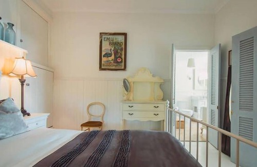 Red Hill Cottage | Le Cottage at Sandalwood House, Red Hill