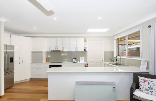 Woy Woy House | 'Le Dauphin' 2Km from beach