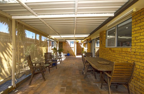 Woy Woy House | 'Le Dauphin' 2Km from beach