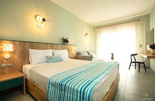 Gerakini Apartment | Le Grand Rêve Junior Suite 3