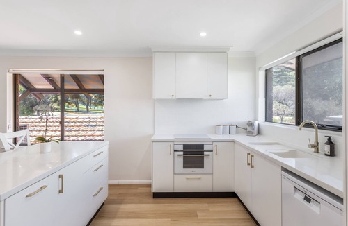 Shenton Park Apartment | Leafy green over King's park